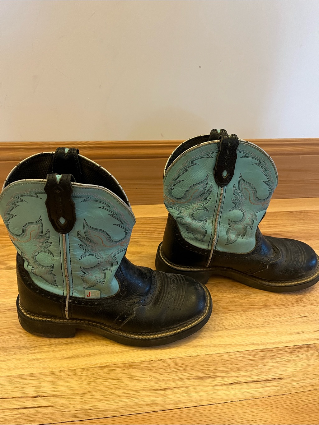Womenâs Western Ankle Boots In Black And Turquoise